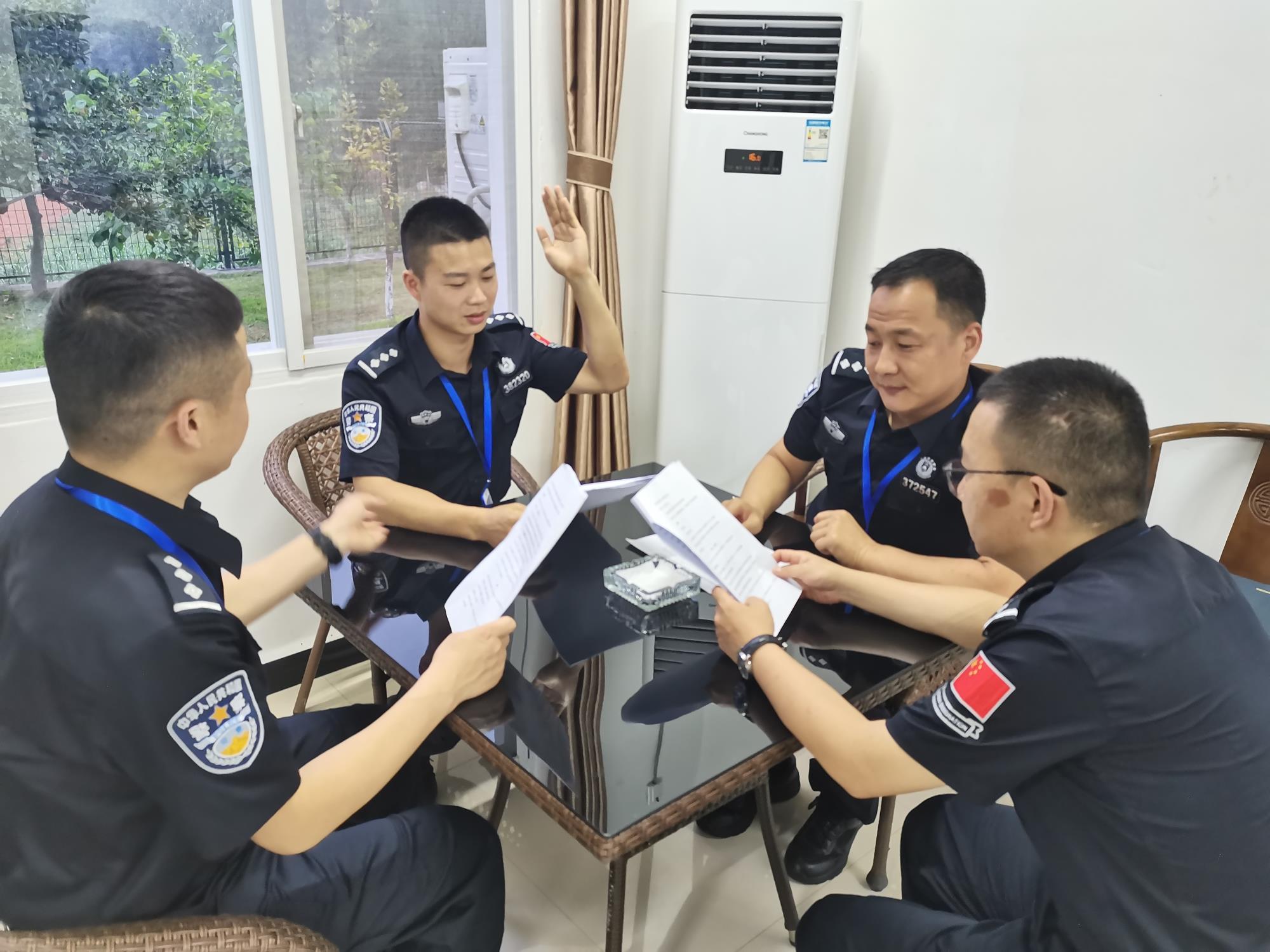 德宏輪訓(xùn)隊(duì)“司晉督”第三期培訓(xùn)隊(duì)開(kāi)展執(zhí)法突出問(wèn)題大討論